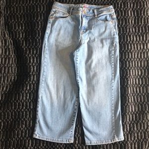 Style & Co light denim Capri Jeans Sz 4.